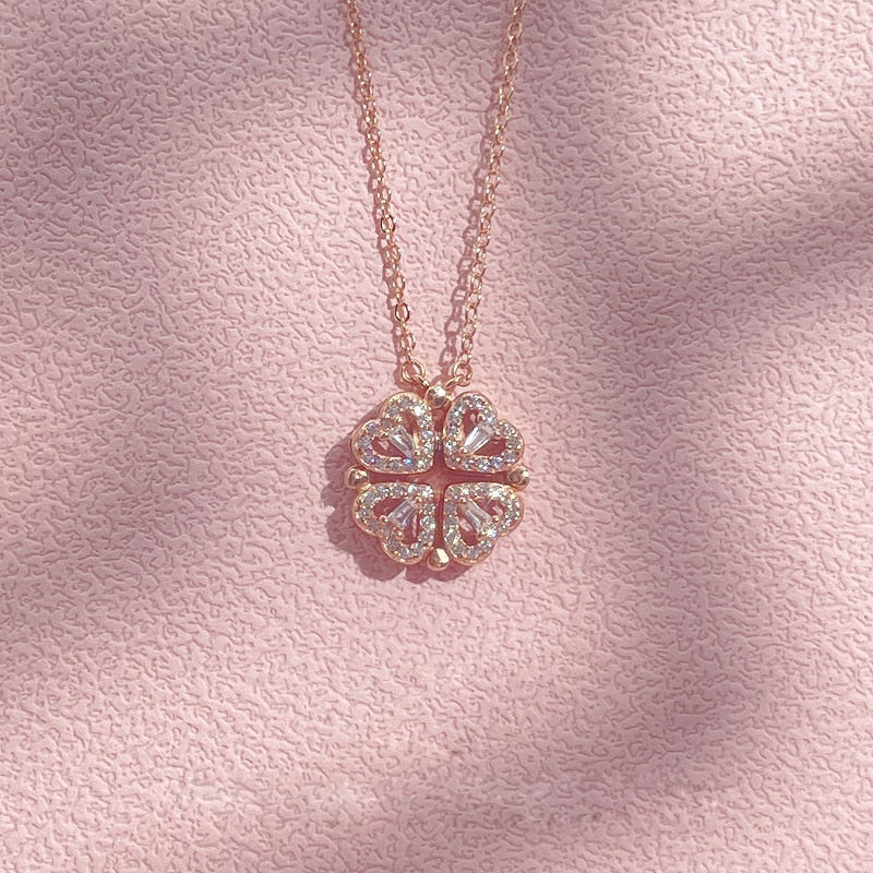 Colar Trevo de Corações com Caixa Rosas Eternas - Compre 1 Leve 2